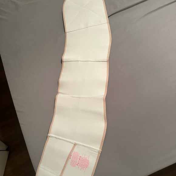 Shortie Postpartum Belly Wrap - Picture 2 of 5